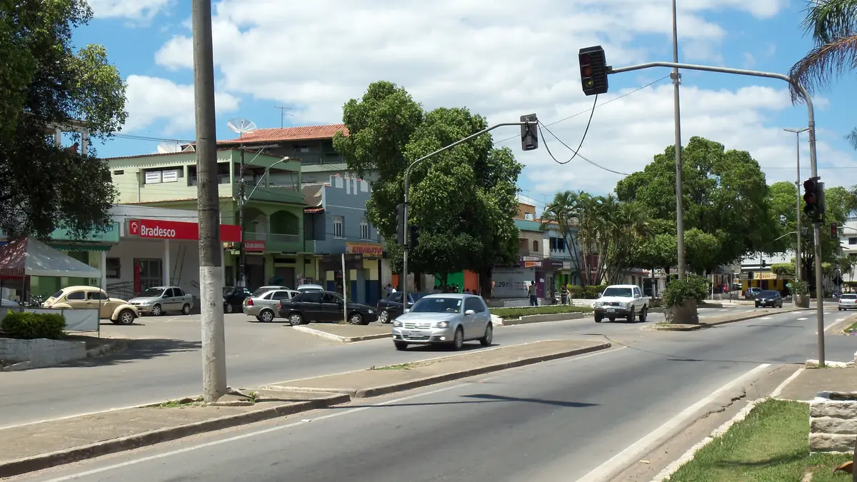 Trecho urbano da BR-101 em Fundão