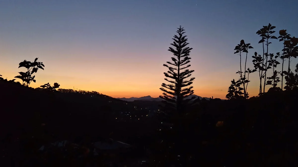Fim de tarde sobre as montanhas da região serrana capixaba