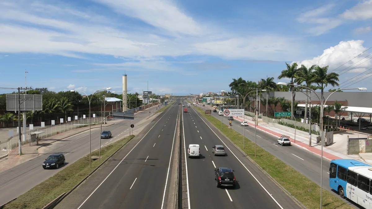 Rodovia do Sol em trecho de pista dupla no litoral capixaba